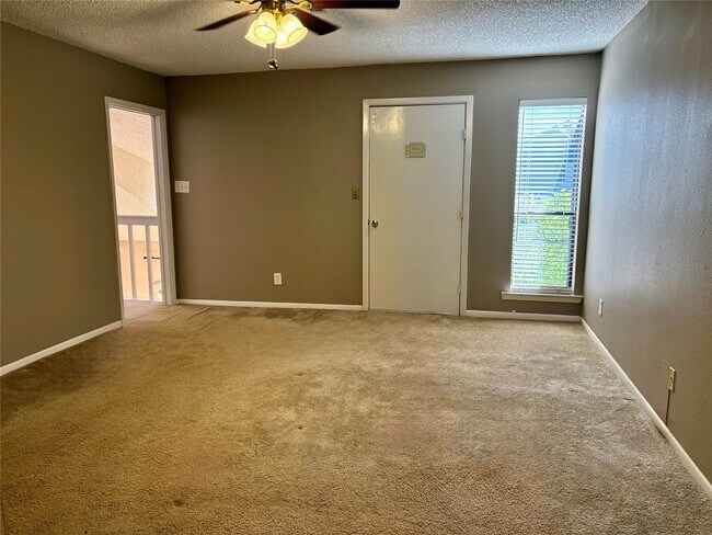 Building Photo - 18210 Bal Harbour Dr