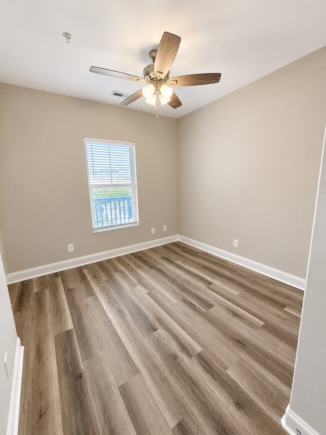 Building Photo - Your Perfect 2-Bedroom Retreat Awaits in Kiskadee Parke