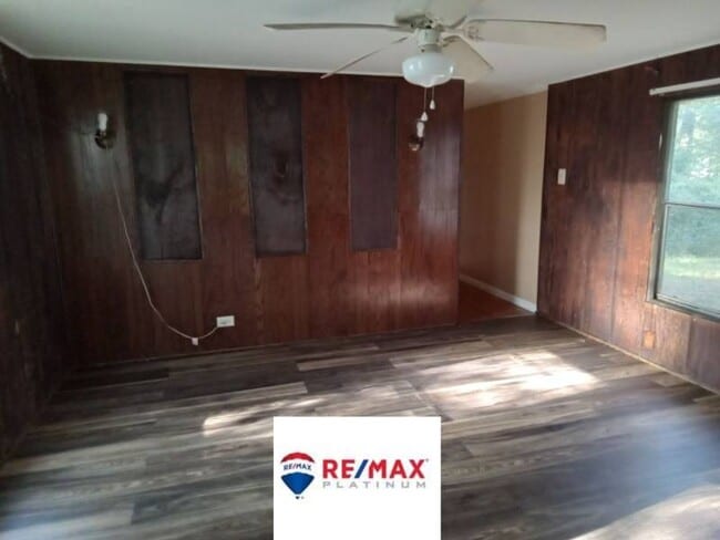 Building Photo - 8910 Via Ln