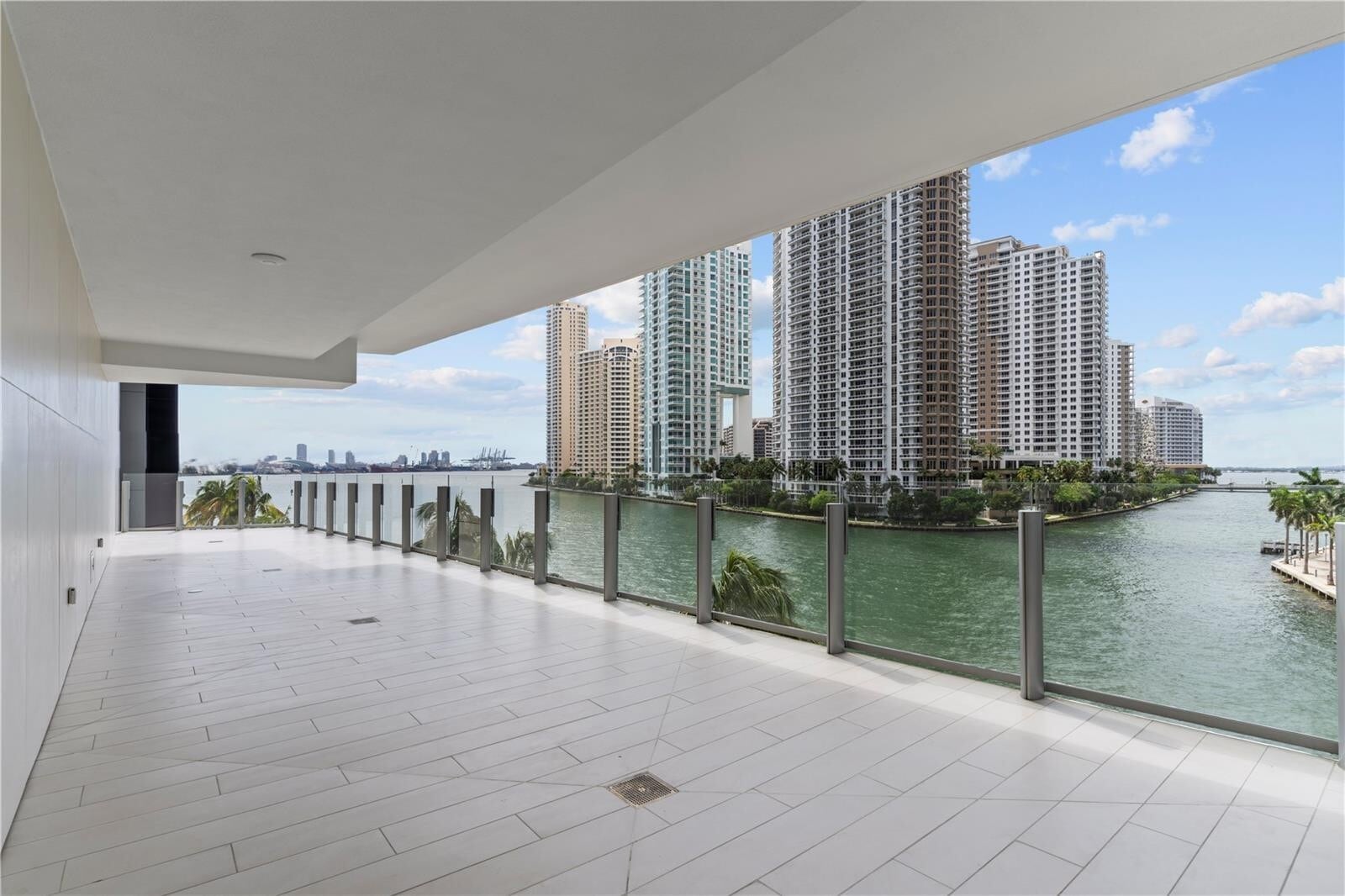Building Photo - 300 S Biscayne Blvd