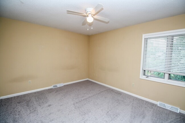 Building Photo - Beautiful Single Family Home located in South Columbia