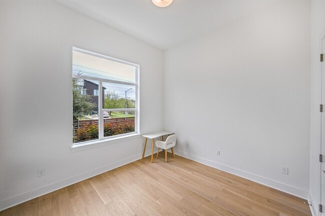 Building Photo - Beautiful Furnished Rental