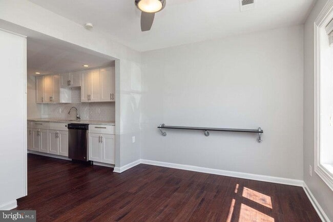 Building Photo - 3206 Emerald Pl