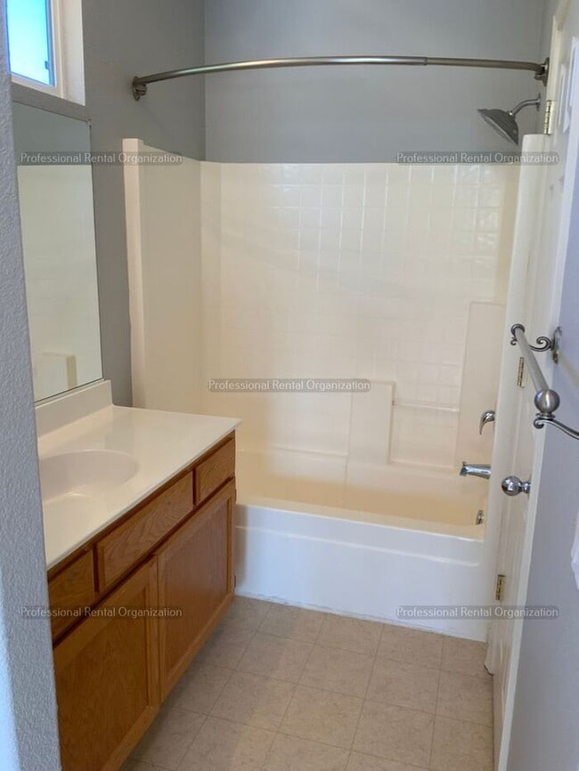 Building Photo - Your New Home Awaits: 3-Bedroom Beauty in ...