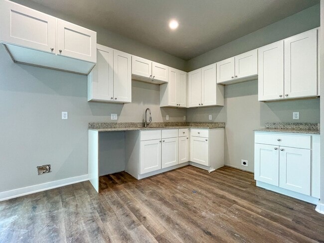 Building Photo - 3620 Skylane Ave