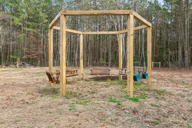 Building Photo - Updated Large Home with Private In-Law Suite Near Gloucester Main Street