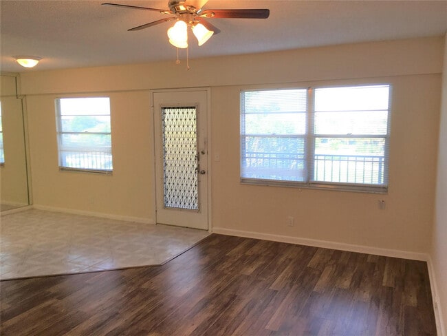 Building Photo - 551 SW 135th Ave