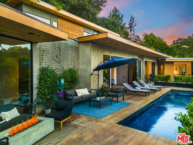 Building Photo - 727 N Beverly Glen Blvd