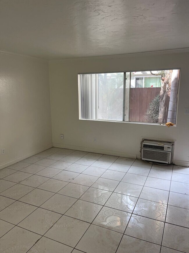 Building Photo - 2-bedroom, 1.5-bath townhouse in El Cajon