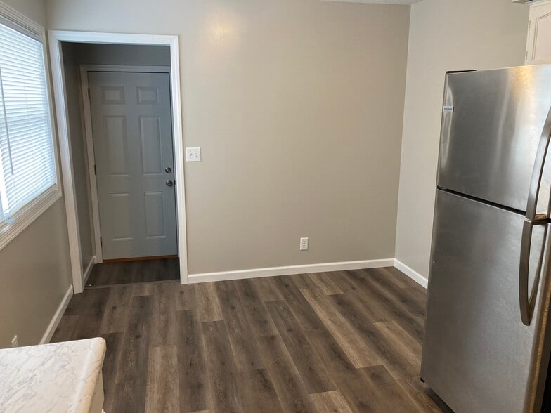 Dining - 6504 Kelling St