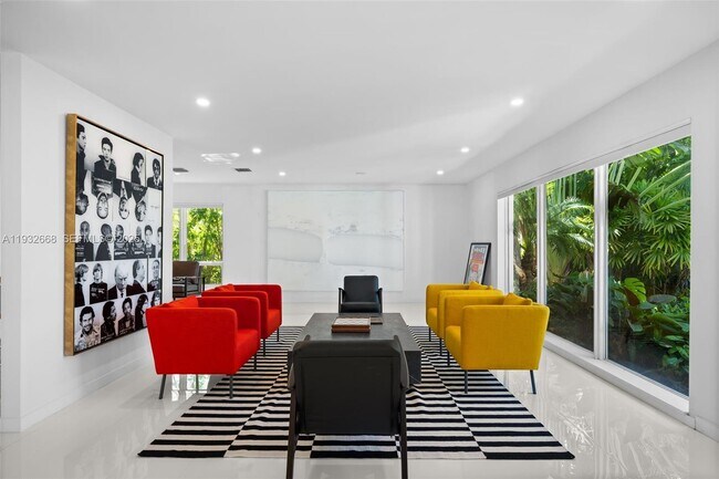 Building Photo - 5055 N Bay Rd