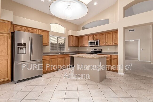 Building Photo - 10652 W Coronado Rd