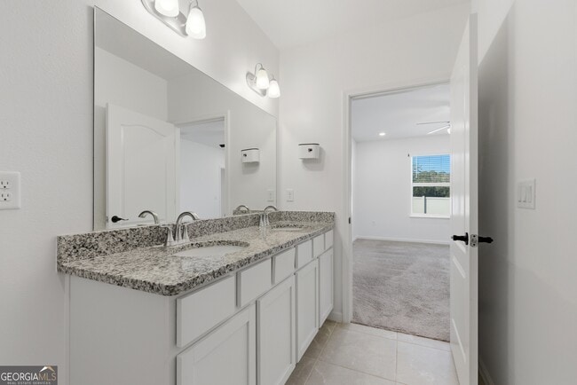 Building Photo - 131 College St