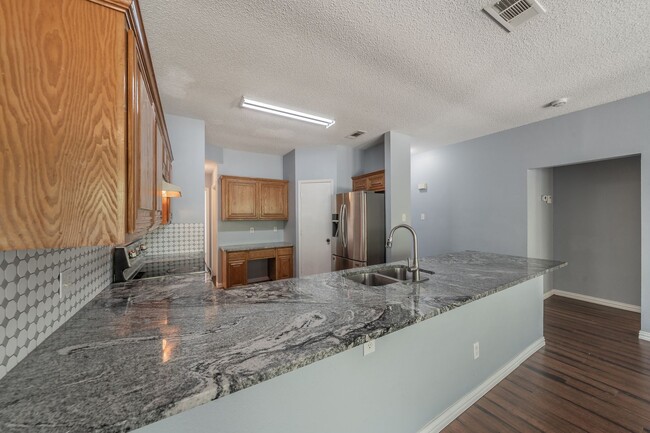 Building Photo - Spacious single-story 4-bedroom, 2-bath home in Arlington, Mansfield ISD