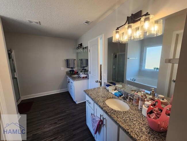 Building Photo - 950 Meloney Dr