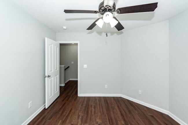 Building Photo - 5150 Trump St