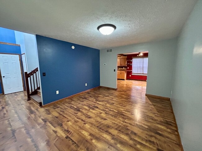 Building Photo - Beautiful 3 level home on a quiet cul-de-sac in Greenbrier Knolls--AVAILABLE NOW!!!!