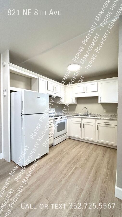 Building Photo - 821 NE 8th Ave