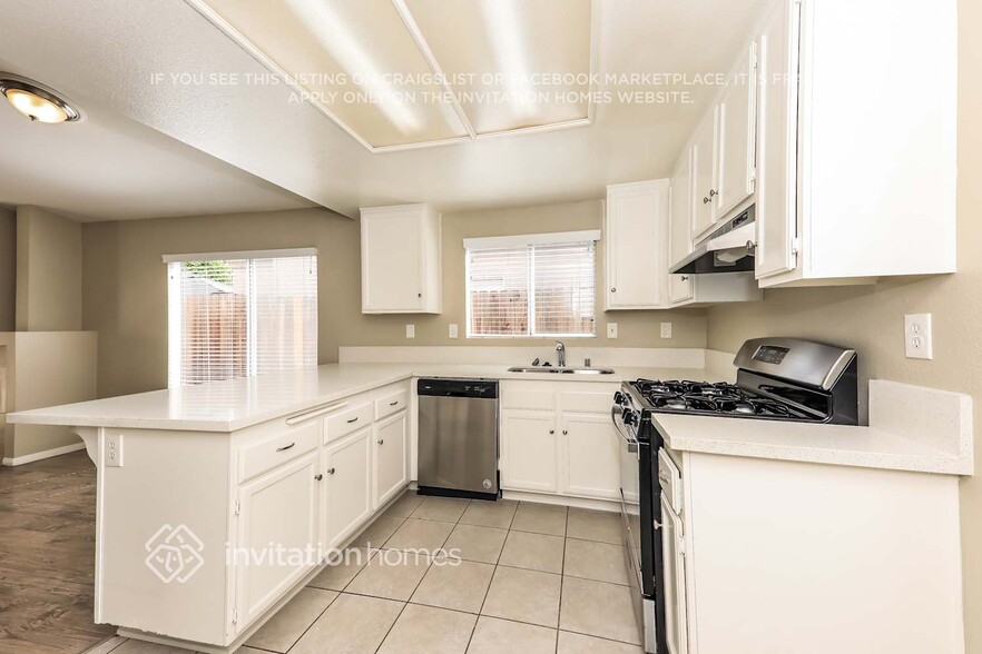 Building Photo - 39746 Sunrose Dr