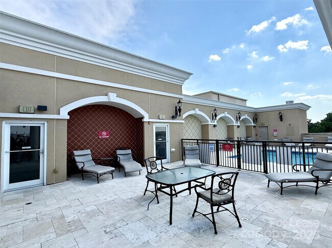Building Photo - 4625 Piedmont Row Dr