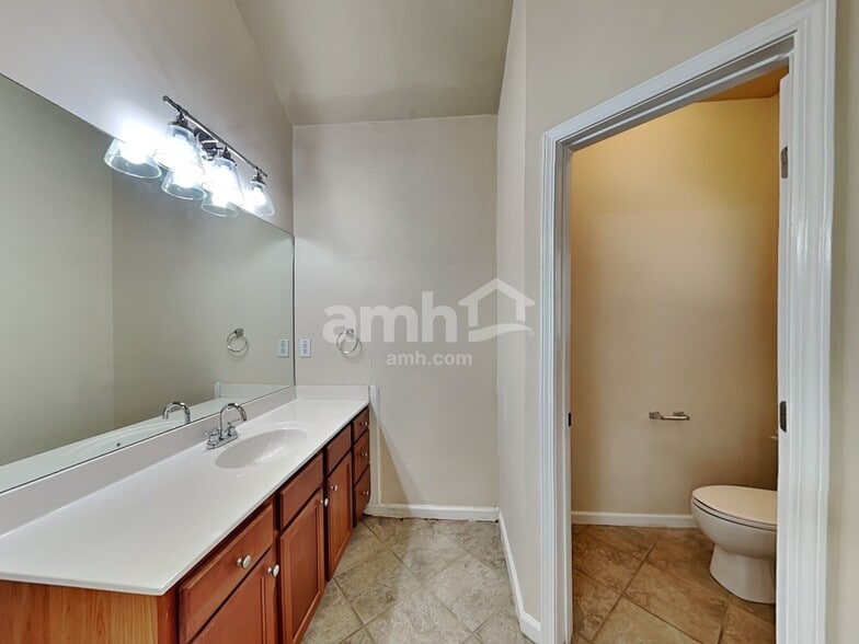 Building Photo - 5609 Grammercy Dr SW