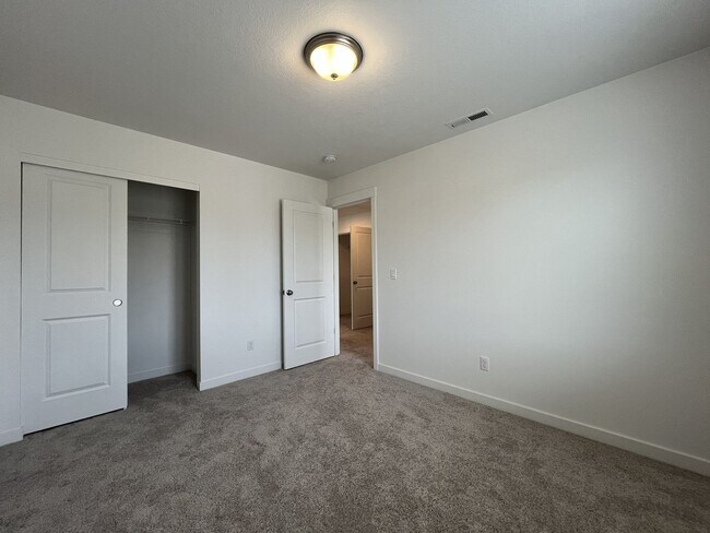 Building Photo - Stunning 3 Bedroom with Bonus Room | Solar Panels, Stainless Steel Appliances & Fenced Backyard