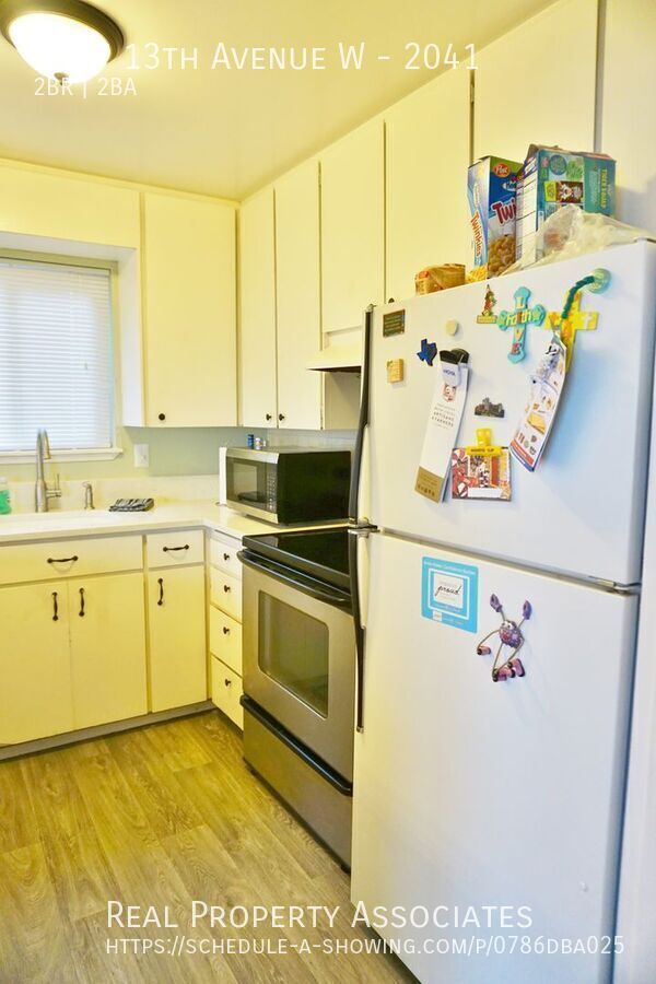 Building Photo - 2037 13th Ave W