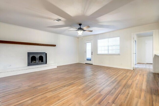Building Photo - 524 N Woods St