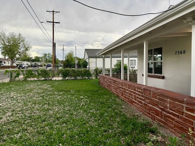 Building Photo - Move-in Ready Ranch