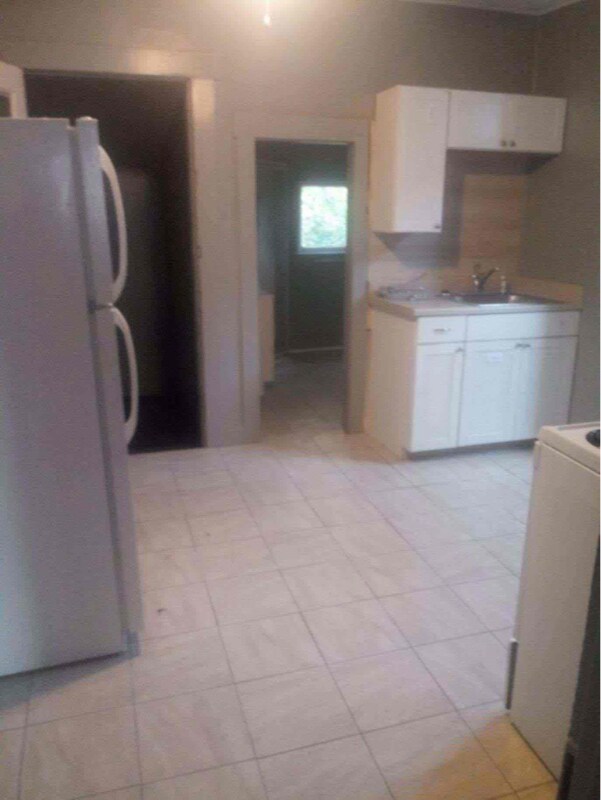 Building Photo - 415 N Race St