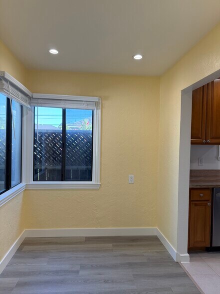 Building Photo - 3833 Beresford St