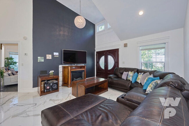 Building Photo - 441 Spoonbill Ct
