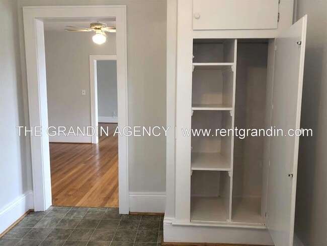 Building Photo - 2504 Longview Ave SW