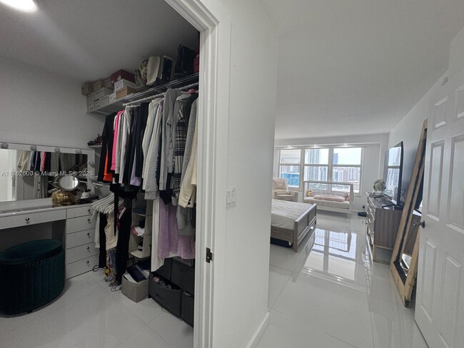Building Photo - 3800 S Ocean Dr