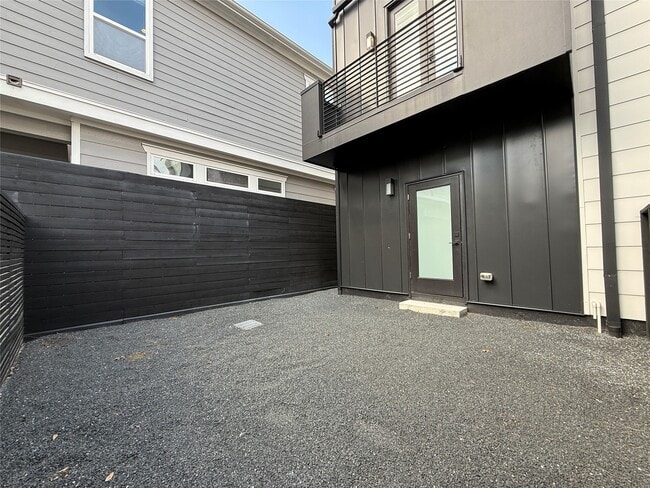 Building Photo - 1015 E 27th St