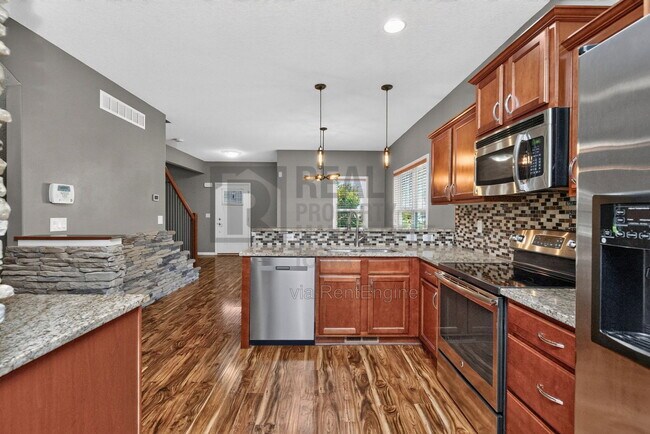 Building Photo - 1651 SW Arlan Dr