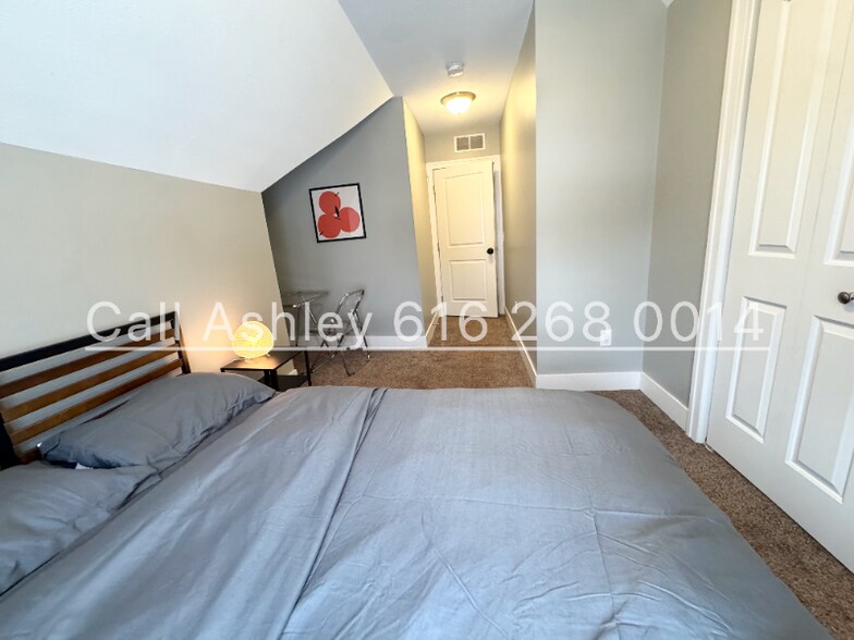 Building Photo - 1032 Logan St SE