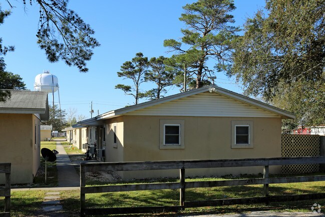 Building Photo - The Breeze Apartments