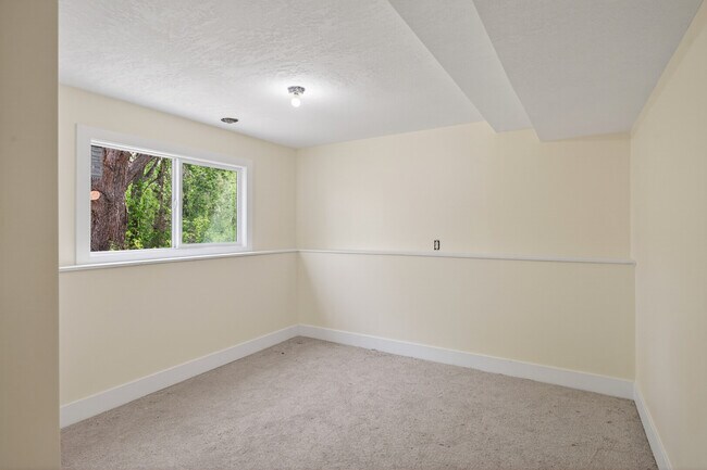 Building Photo - 6474 Totem Trail