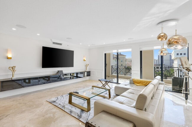 Building Photo - 200 E Palmetto Park Rd