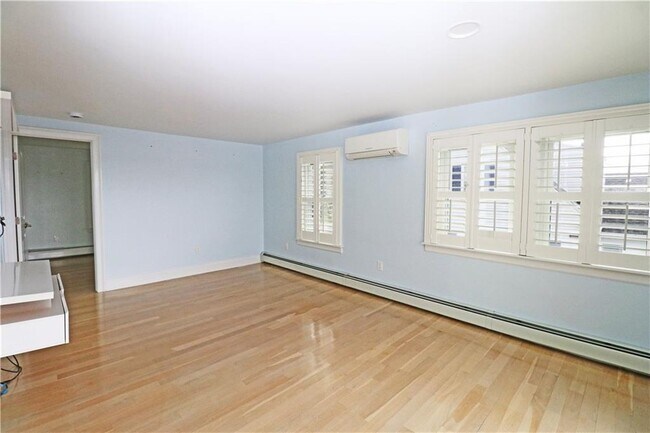 Building Photo - 249 Tuckerman Ave