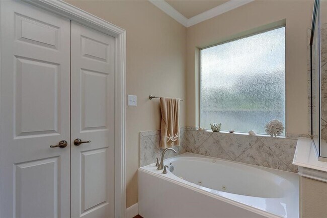 Building Photo - 3 Galleta Ct