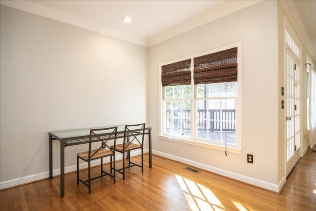 Building Photo - Spacious 4/3.5 in Highly Sought-After Buck...