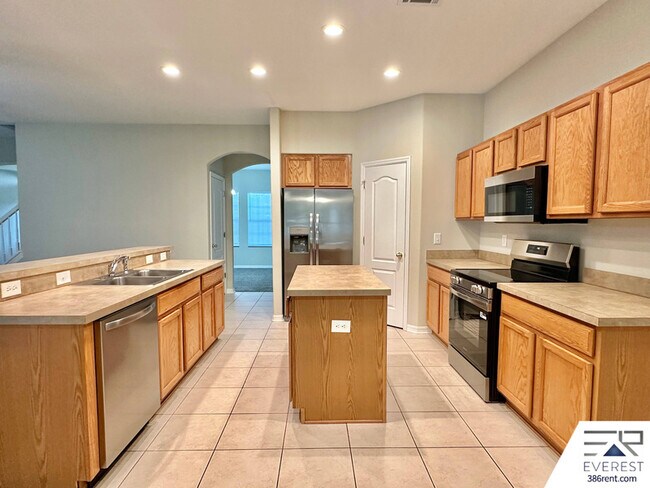 Building Photo - 14 Rymsen Ln