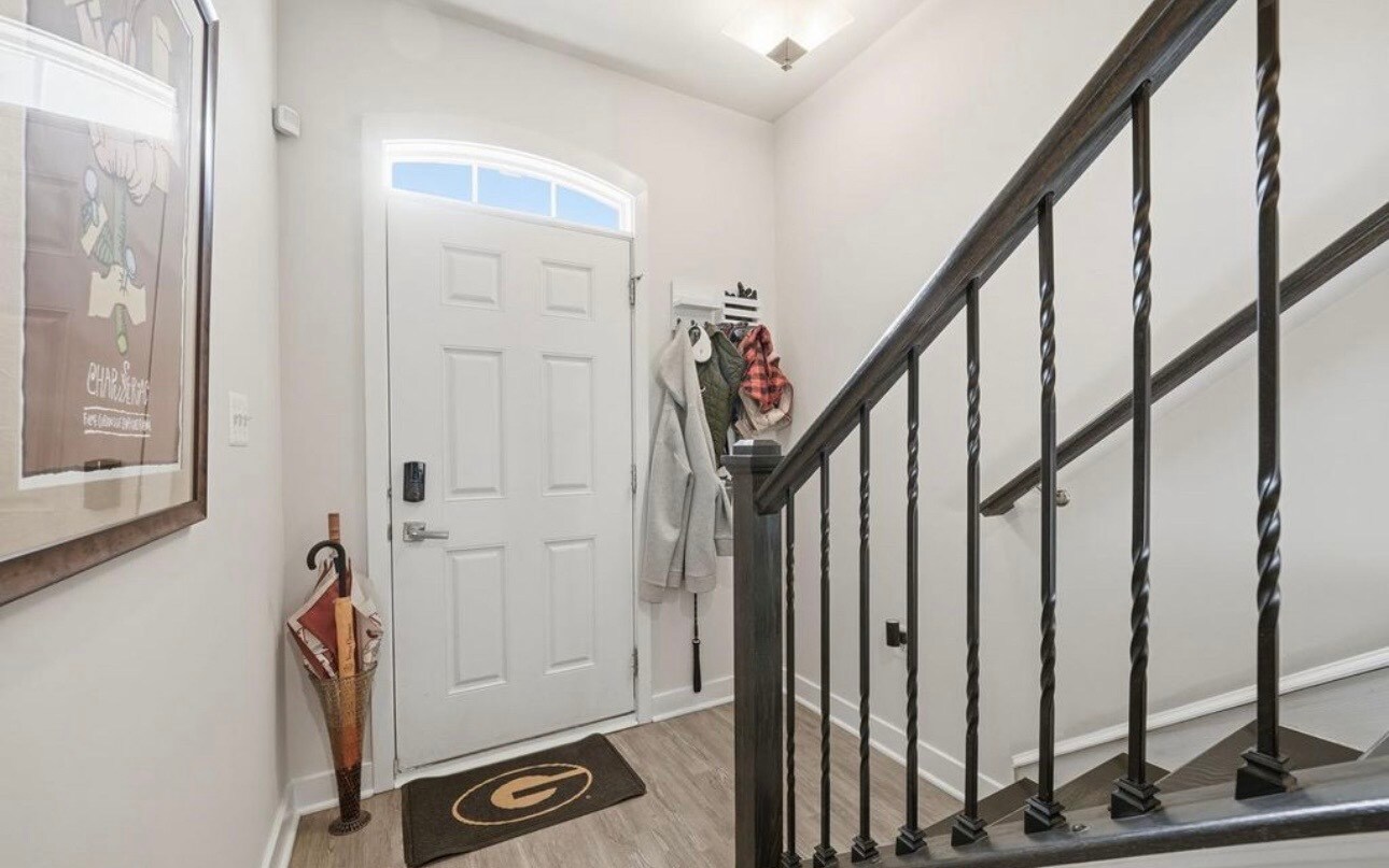 Building Photo - 703 Sky Bridge Dr