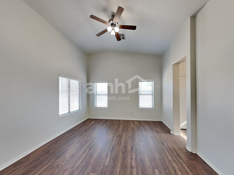 Building Photo - 7210 W Sunderland Ave