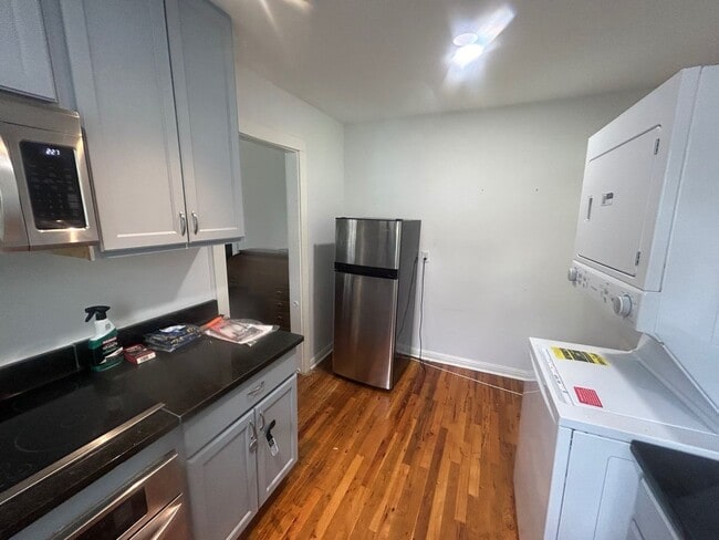 Building Photo - Charming 2-bedroom, 1-bathroom home in one of Columbia's most convenient locations!