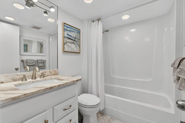 Building Photo - 1131 SE 4th St