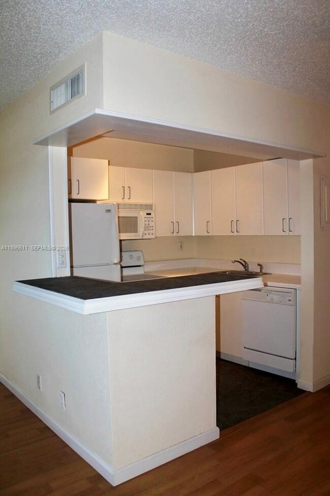 Building Photo - 1400 NE 54th St