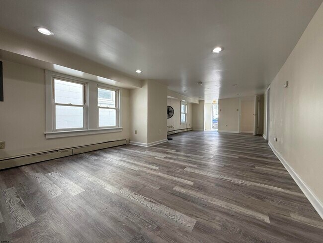 Building Photo - 103 N Troy Ave